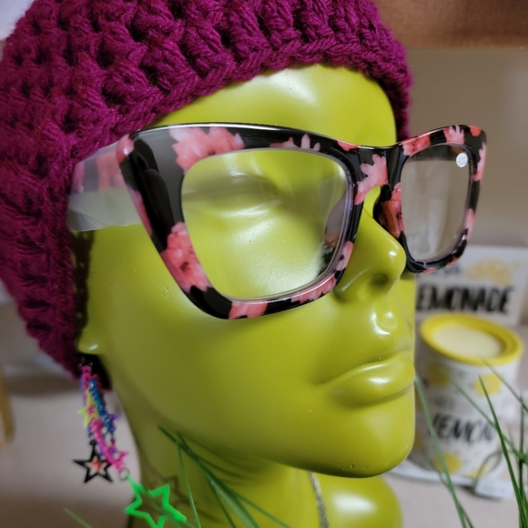 Readers +3.00 - Picture 3 of 5